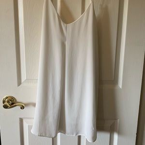 White loose dress